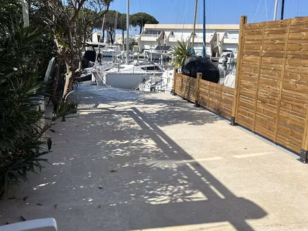 exceptionnel - marina port camargue avec appontement bateau