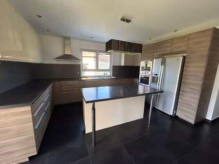 appartement f6 dans maison récente avec jardin