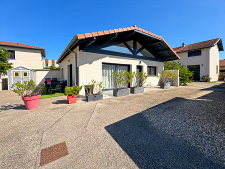 à vendre – maison contemporaine rare à collonges-au-mont-d’or