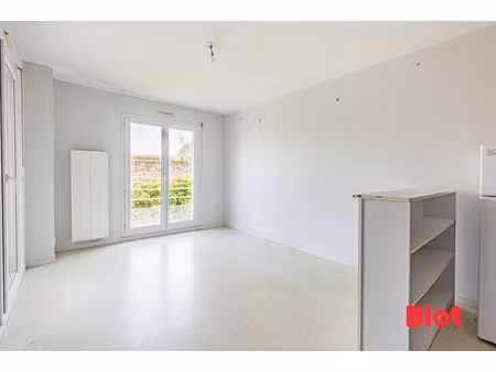 t2 lumineux avec terrasse  salle d’eau et wc séparés