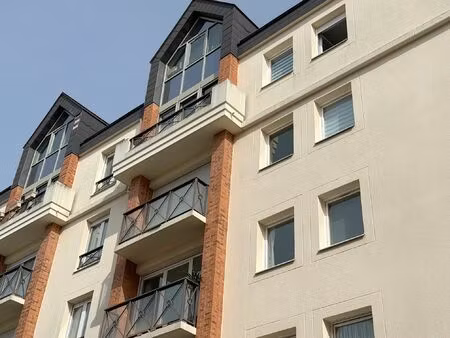 appartement t3 rénové d'une surface de 78m² avec parking couvert