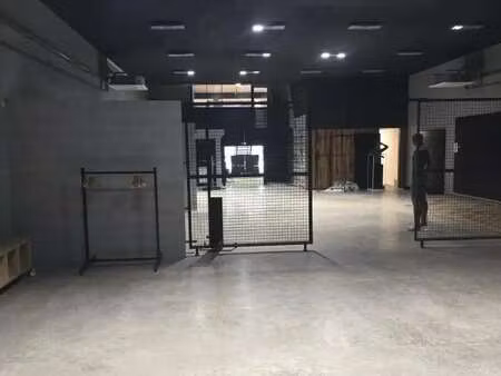 location commerce bordeaux 33300 700m²