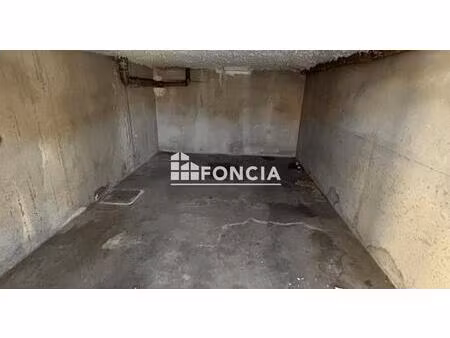 parking/box fermé 18 m² agen