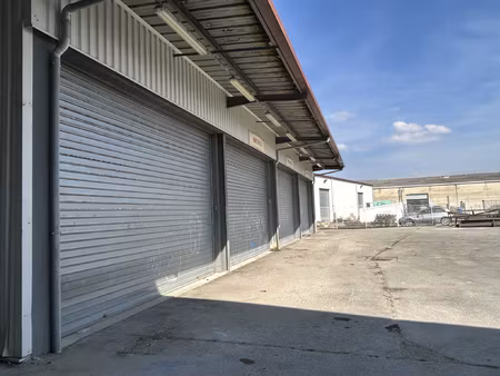 local professionnel à usage d'entrepôt et de stockage - 95 m