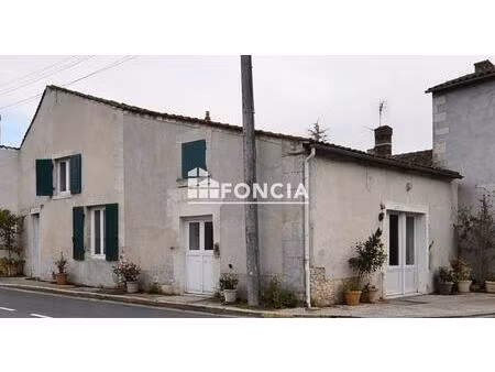 charmante maison de ville à châteaubernard