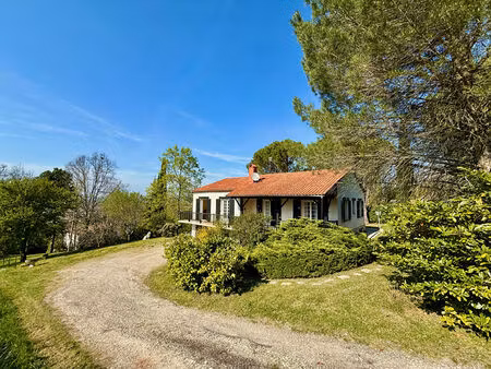 pujols maison avec jardin et vue dominante de 142m2 sur un terrain de 3300m2. située dans 