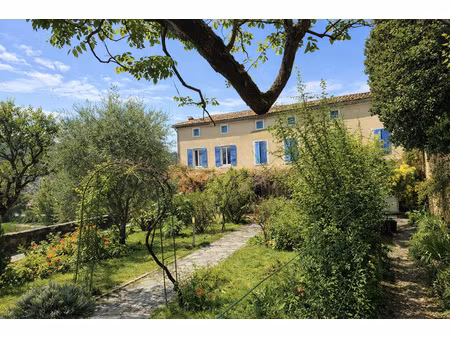 maison de caractère avec jardin et garage