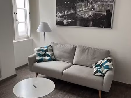 t2 meublé hyper centre avec balcon