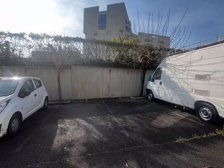 place de parking sécurisée – chu pellegrin / tram a / résidence avec gardien