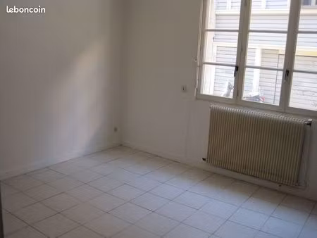 f2 43 m rouen droite hotel de ville