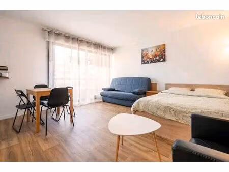 appartement meublé à louer  t1 30m² balcon 9m²  2ème étage avec ascenseur  place de parkin