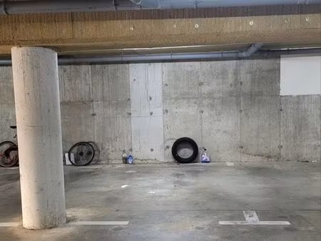 a louer dans garage sécurisé emplacement de parking