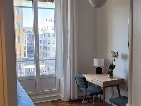 t2 meublé clé en main avec balcon – lyon 7ᵉ - bail civil