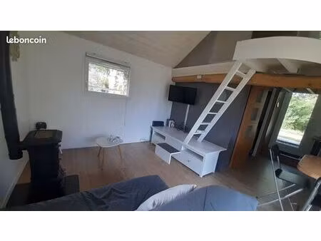 petite maison en pierre