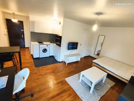 beau studio de 28m² à viry-chatillon  situé au rdc avec balcon