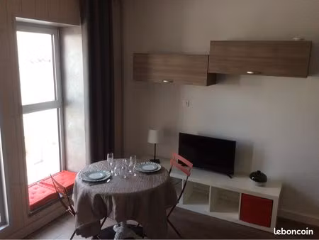 studio vieux port   location année  gare à 500 m