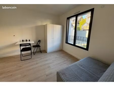 studio récent meublé proche rer b