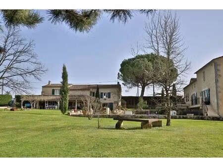 superbe propriété en pierre  2 maisons avec piscine