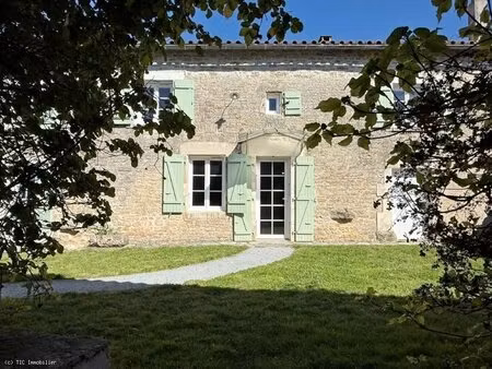 maison de caractère dans un hameau tranquille avec terrain