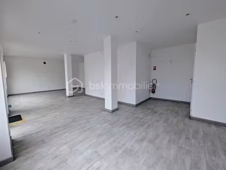 vente bureaux et commerces à plumergat (56400) : à vendre / 61m² plumergat
