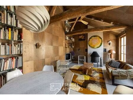 un manifeste esthétique sous les toits à la place des vosges