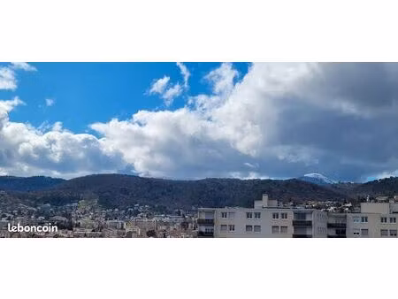 central - rare 38 m2 - vue panoramique exceptionnelle et imprenable sur les volcans