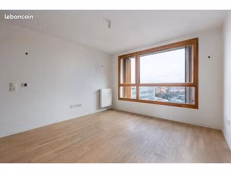 studio 1 pièce 27 m²