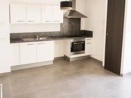 appartement t3 avec terrasse et parking – pérols centre