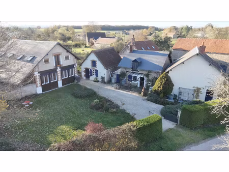 maison spacieuse et lumineuse avec gîte et dépendances