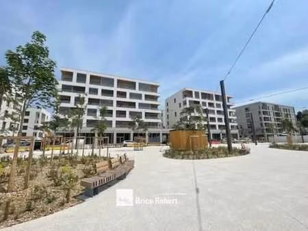 vente commerce 86 m² à 1 369 m²