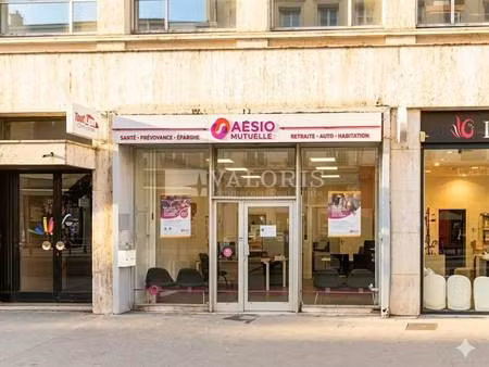 location commerce 55 m²