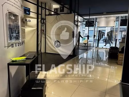 location commerce 216 m²