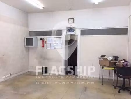 location commerce 55 m²