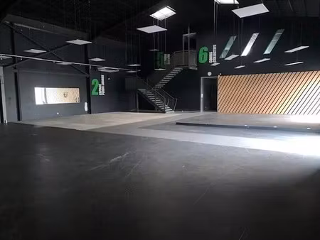 vente commerce 615 m²