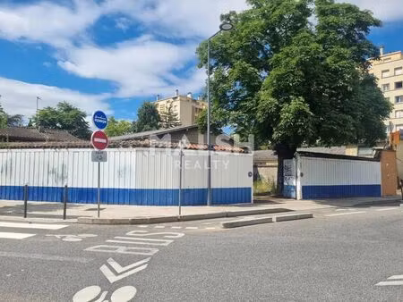 location commerce villeurbanne 69100 300m²