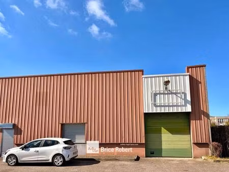 location local d'activités 374 m²