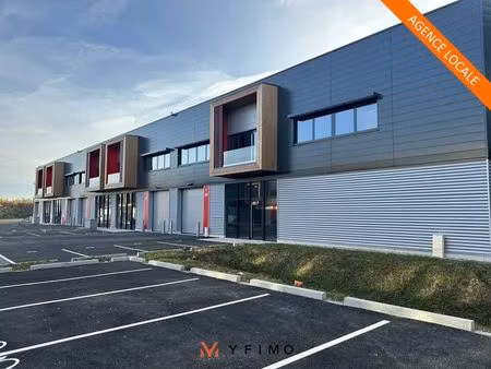 location entrepôt 371 m² à 742 m²