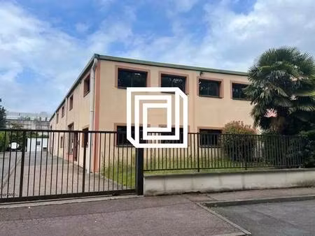 vente entrepôt 647 m²