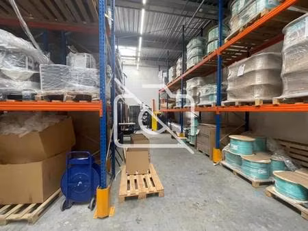 vente entrepôt 675 m²