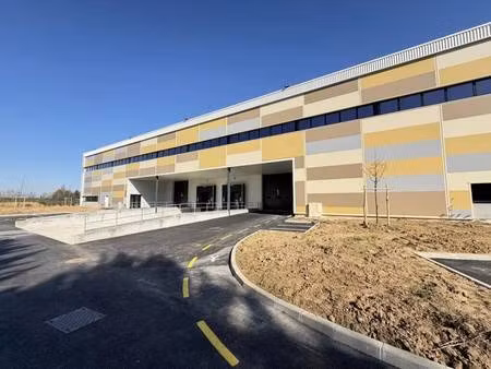 location entrepôt 1 513 m² à 1 586 m²