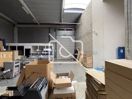 vente entrepôt 785 m²