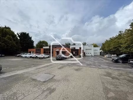 vente entrepôt 1 850 m²