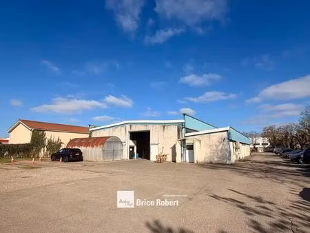 location local d'activités 372 m²