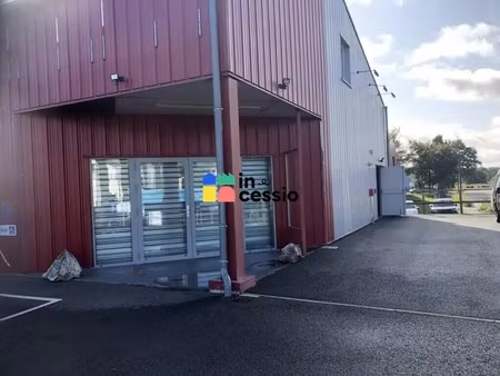 location local d'activités 425 m²
