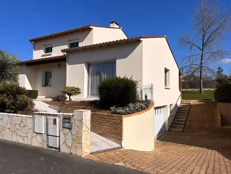 vente maison à la roche-sur-yon (85000) : à vendre / 150m² la roche-sur-yon