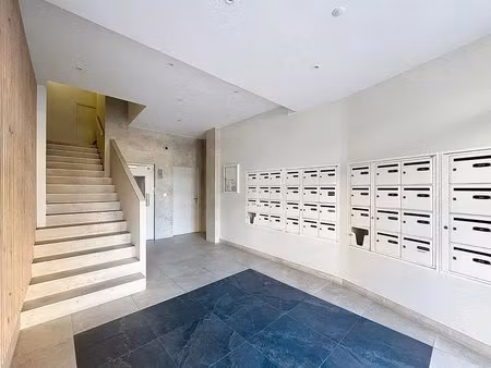 cannes carnot – superbe 2 pièces rénové avec grande terrasse