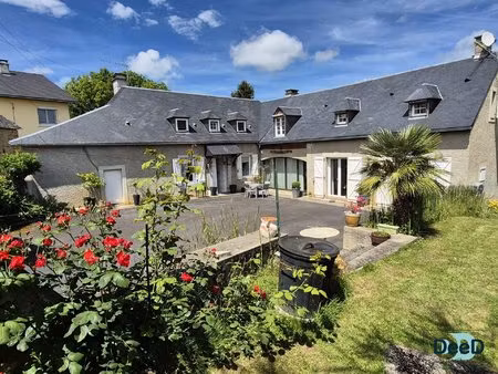 deux maisons en une avec jardin et abris voiture