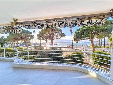 cannes pointe croisette - appartement rénové avec vue mer panoramique