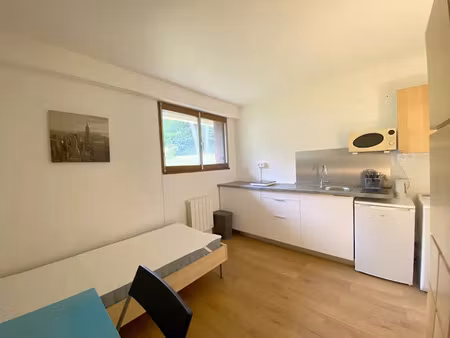 location meublée appartement 1 pièce 15 m² à garches (92380)  600 €