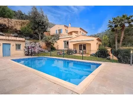 belvédère azuréen : l'art de vivre entre mer et tanneron à la roquette sur siagne